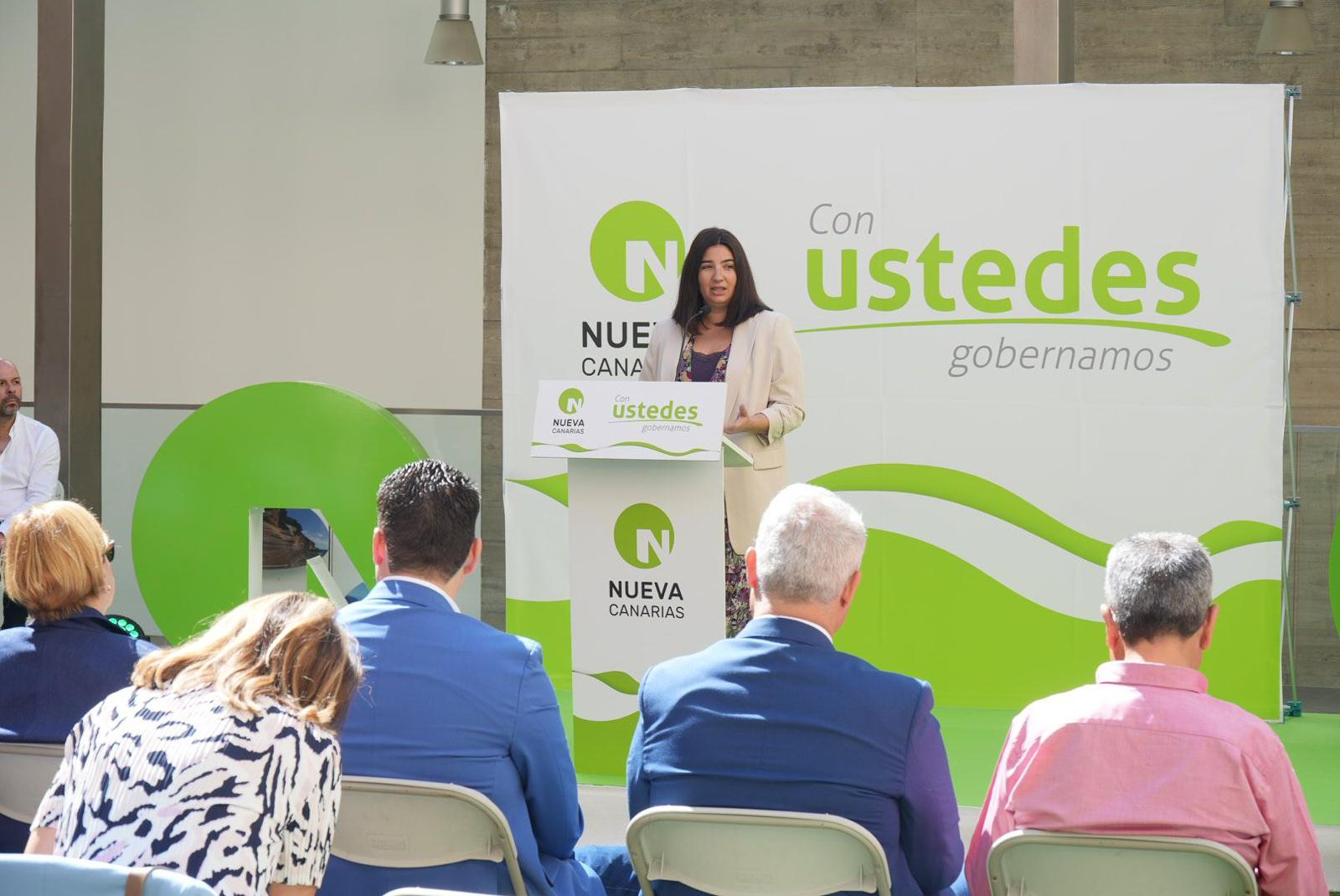 La candidata a la alcaldía de Tías, Arminda Barrero, en un encuentro de NC en Tenerife