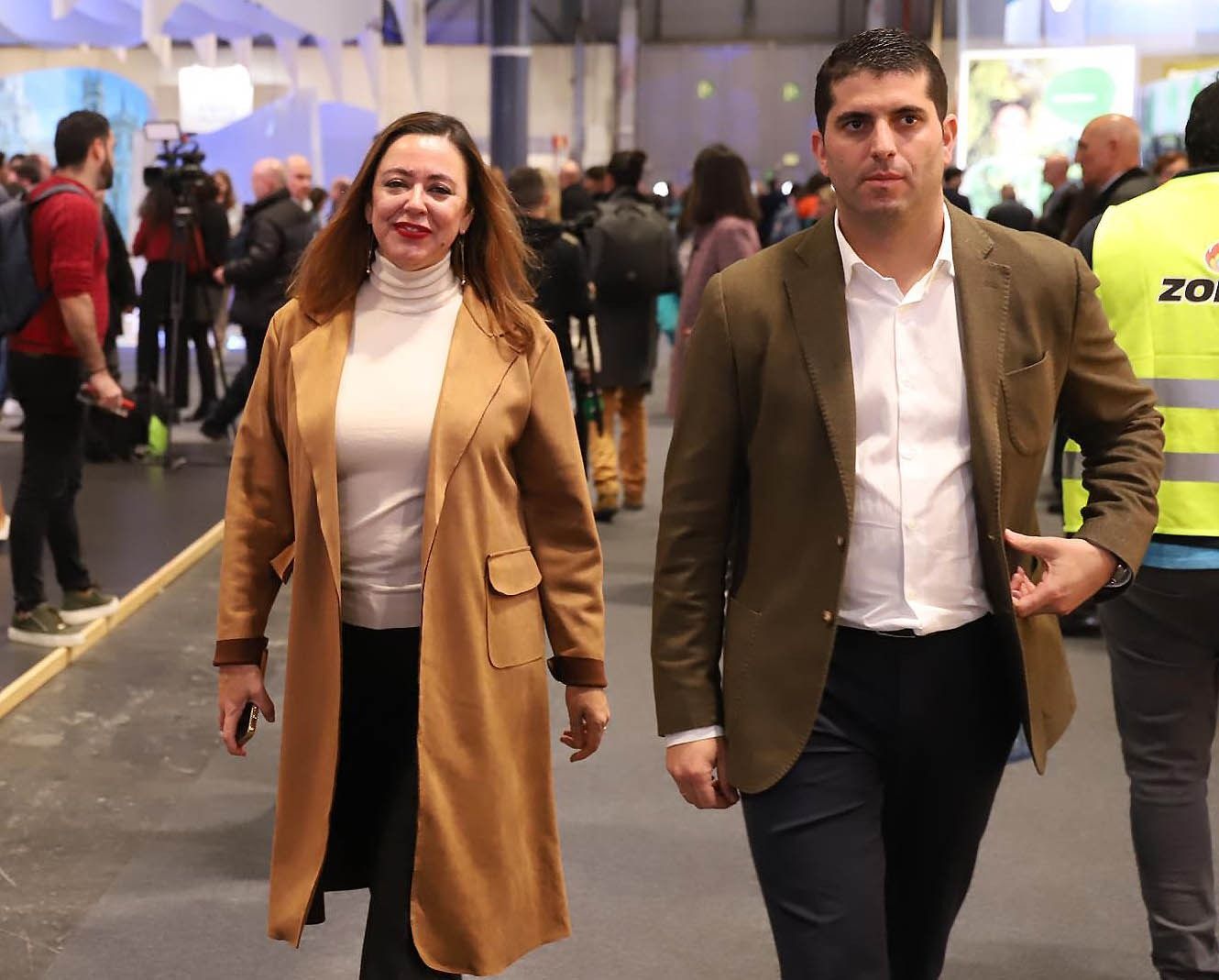 La presidenta del Cabildo, María Dolores Corujo, y el consejero delegado de los Centros Turísticos, Benjamín Perdomo