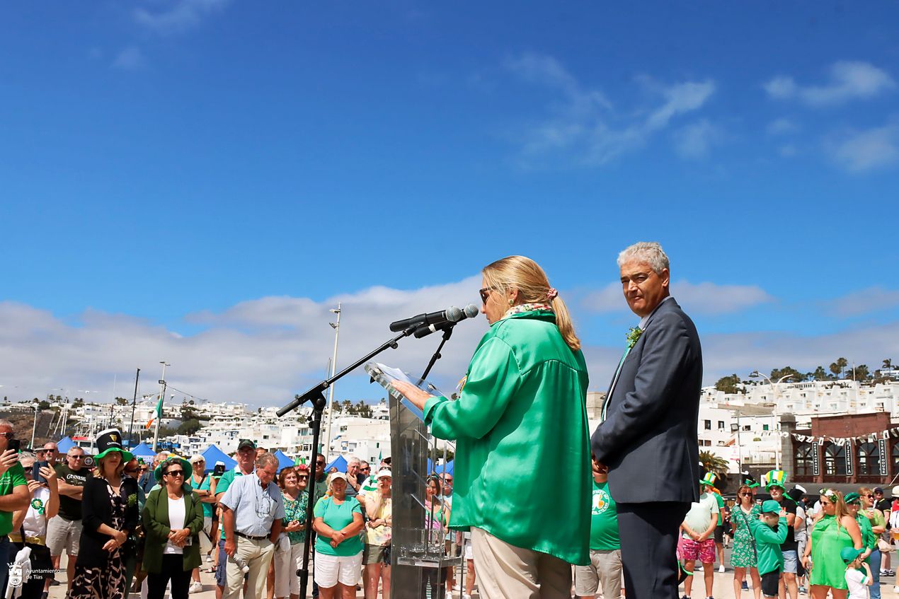 Varias personas asisten a un acto multitudinario en Puerto del Carmen Varias personas asisten a un acto multitudinario en Puerto del Carmen