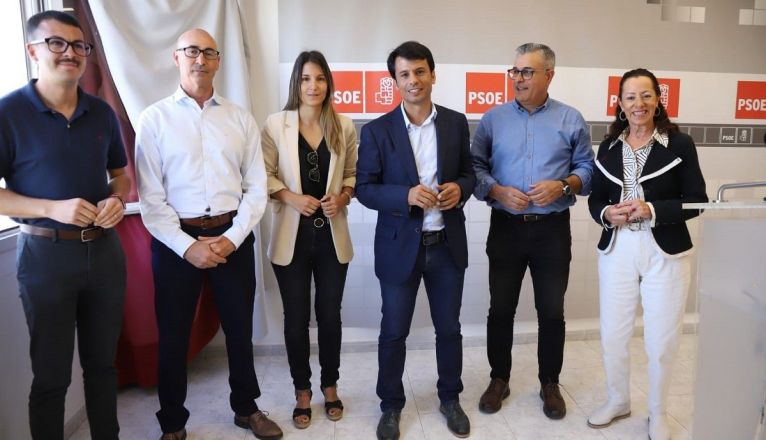 El portavoz y su equipo El portavoz y su equipo