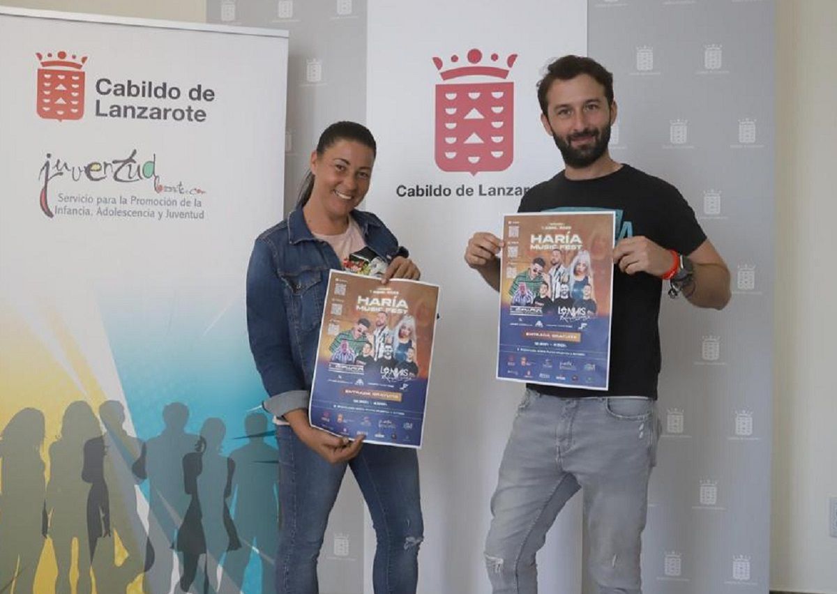 El Ayuntamiento de Haría con carteles del Haría Music Fest