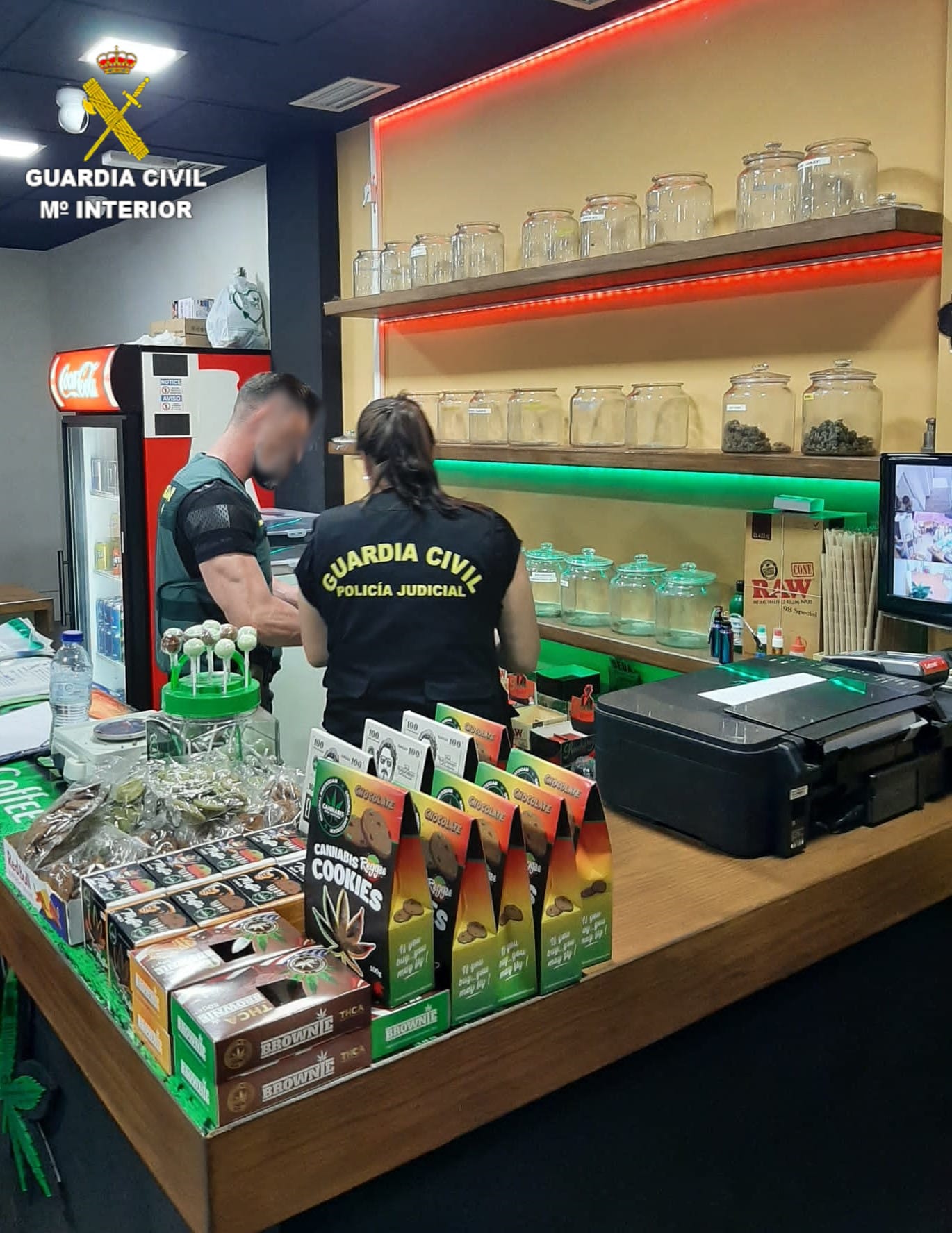 La Guardia Civil desarticula un punto de venta de droga en una asociación cannábica en Lanzarote