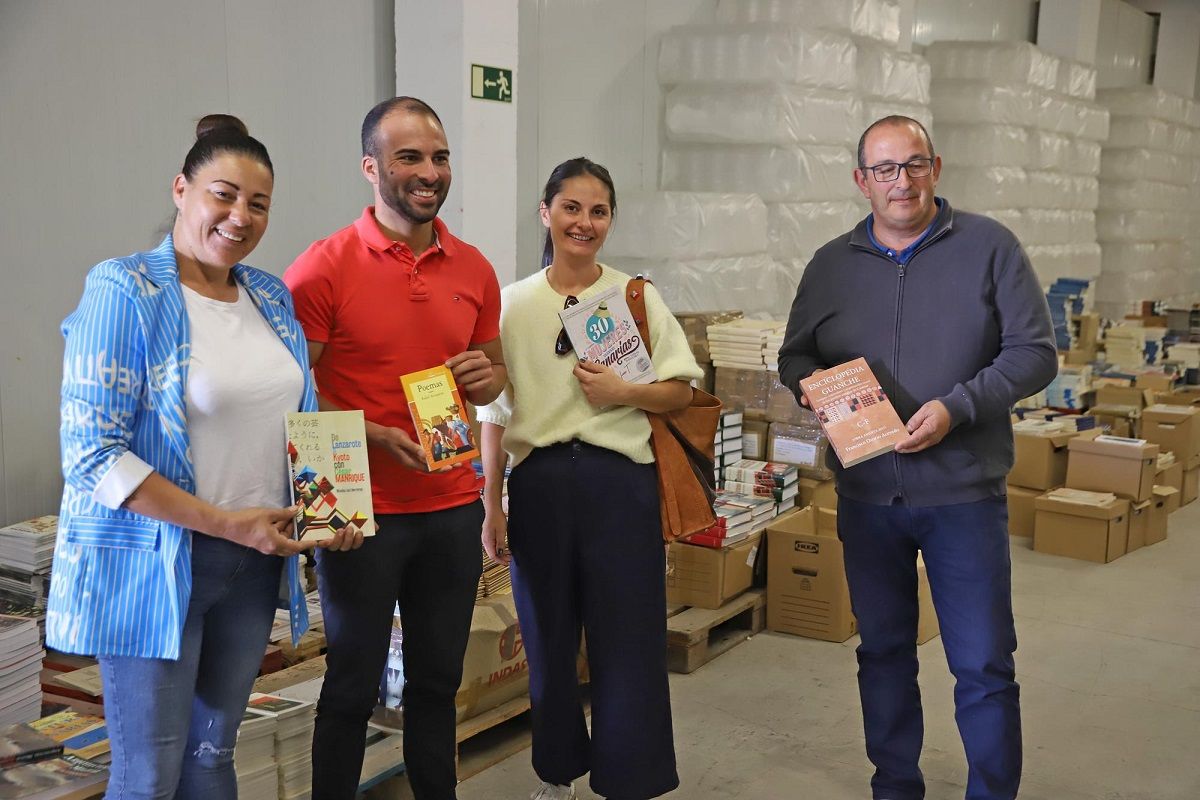 El Ayuntamiento de El Cabildo de Lanzarote con los ejemplares 