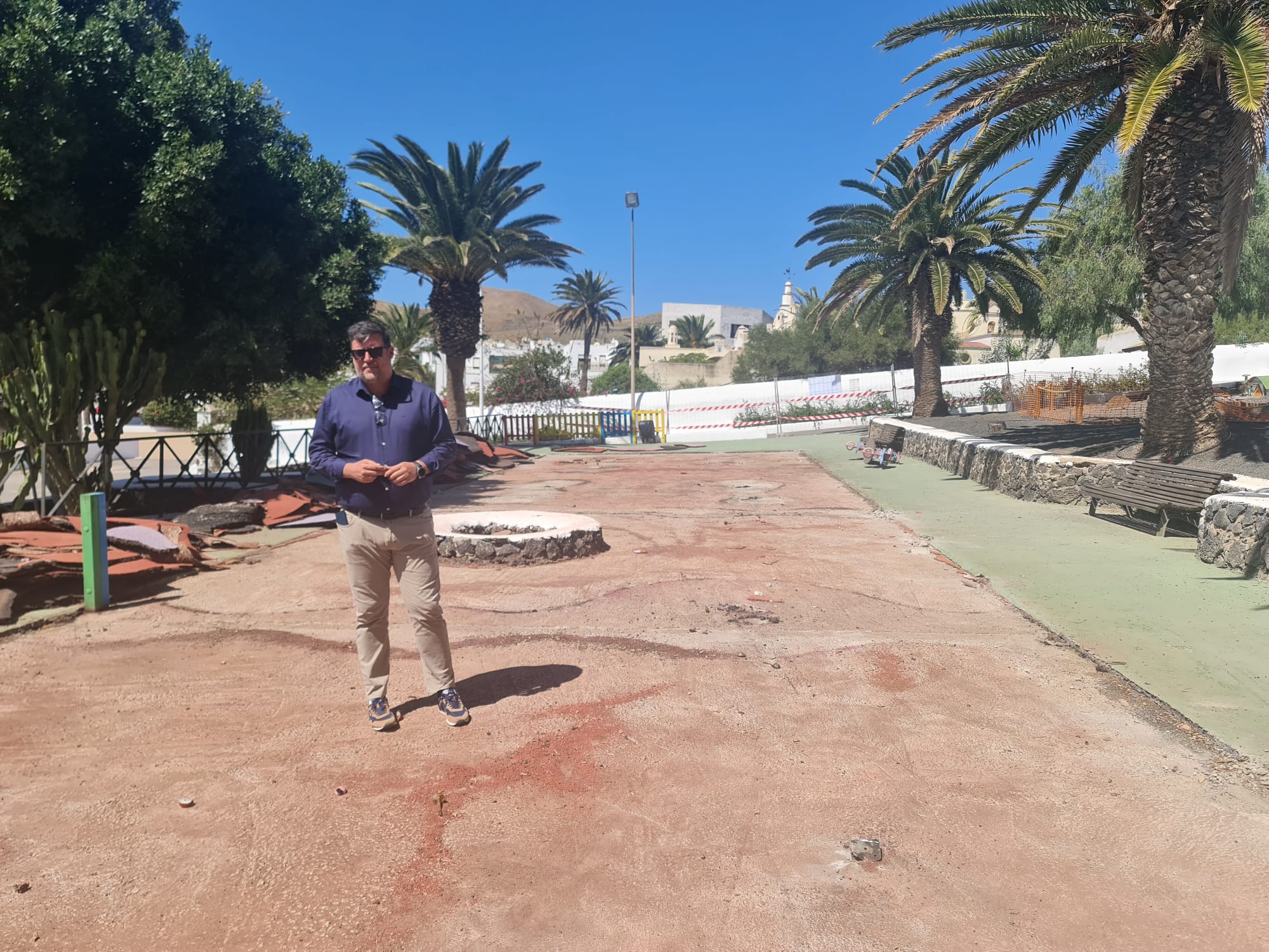 El alcalde de San Bartolomé, Isidro Pérez, en el parque Félix Rodríguez de la Fuente