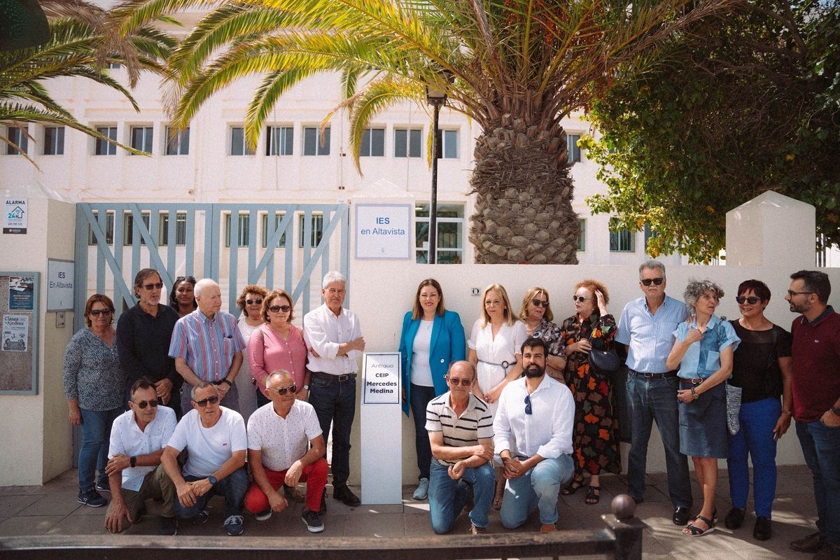 Acto de de puesta de la placa del "Antiguo CEIP Mercedes Medina” en Arrecife