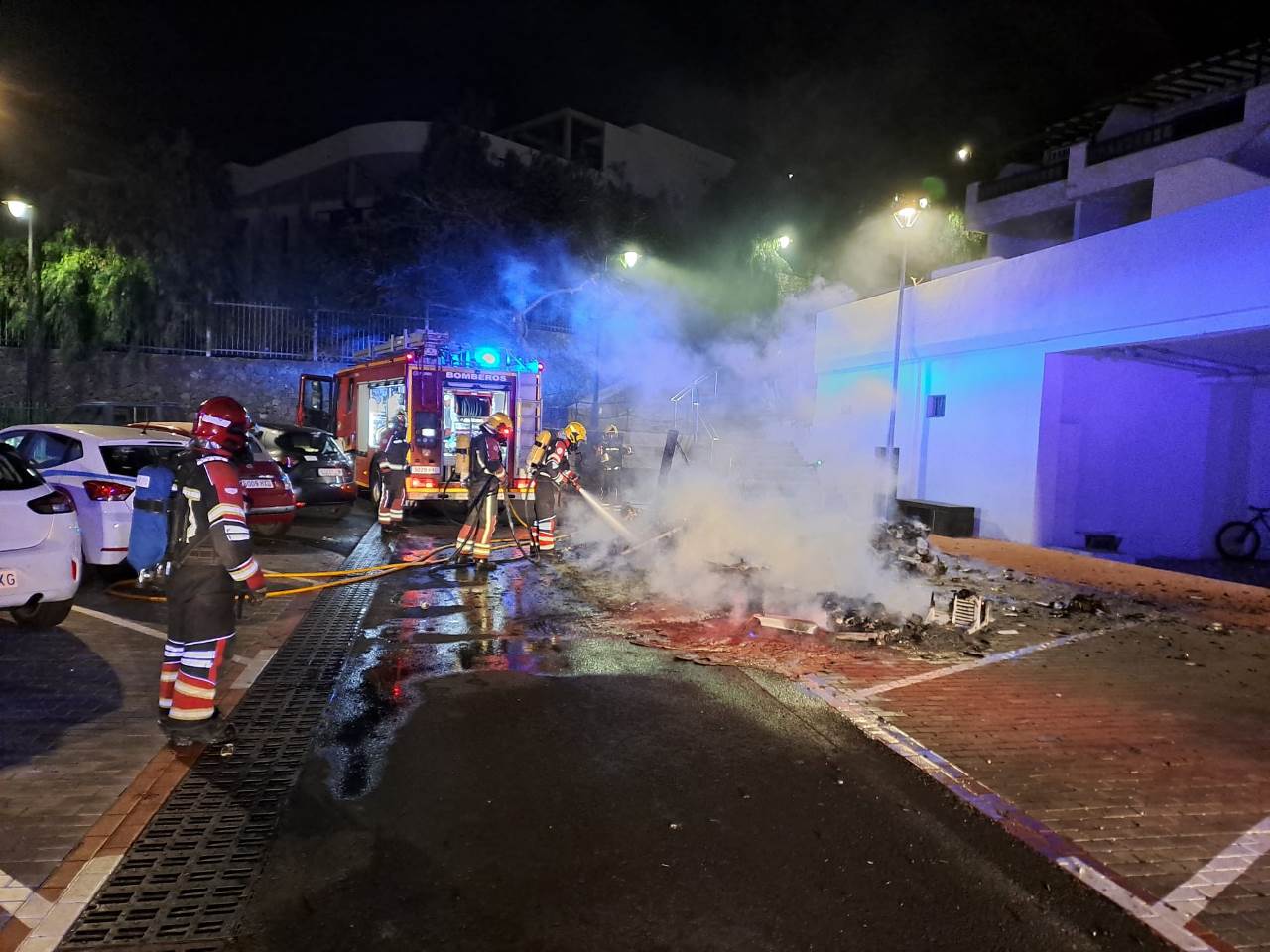 Incendio contenedores en Puerto del Carmen