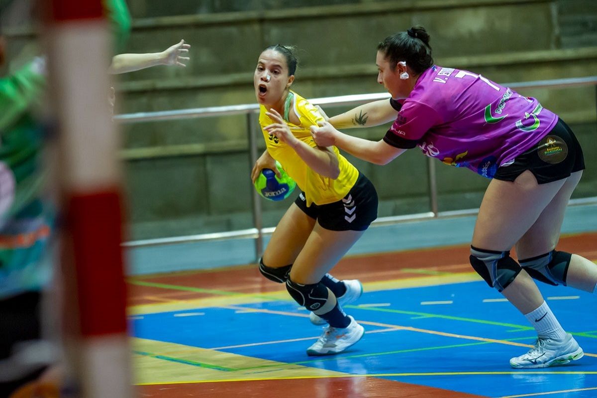 Partido del CD Puerto del Carmen contra Club Deportivo Balonmano Fuentes Carrionas 