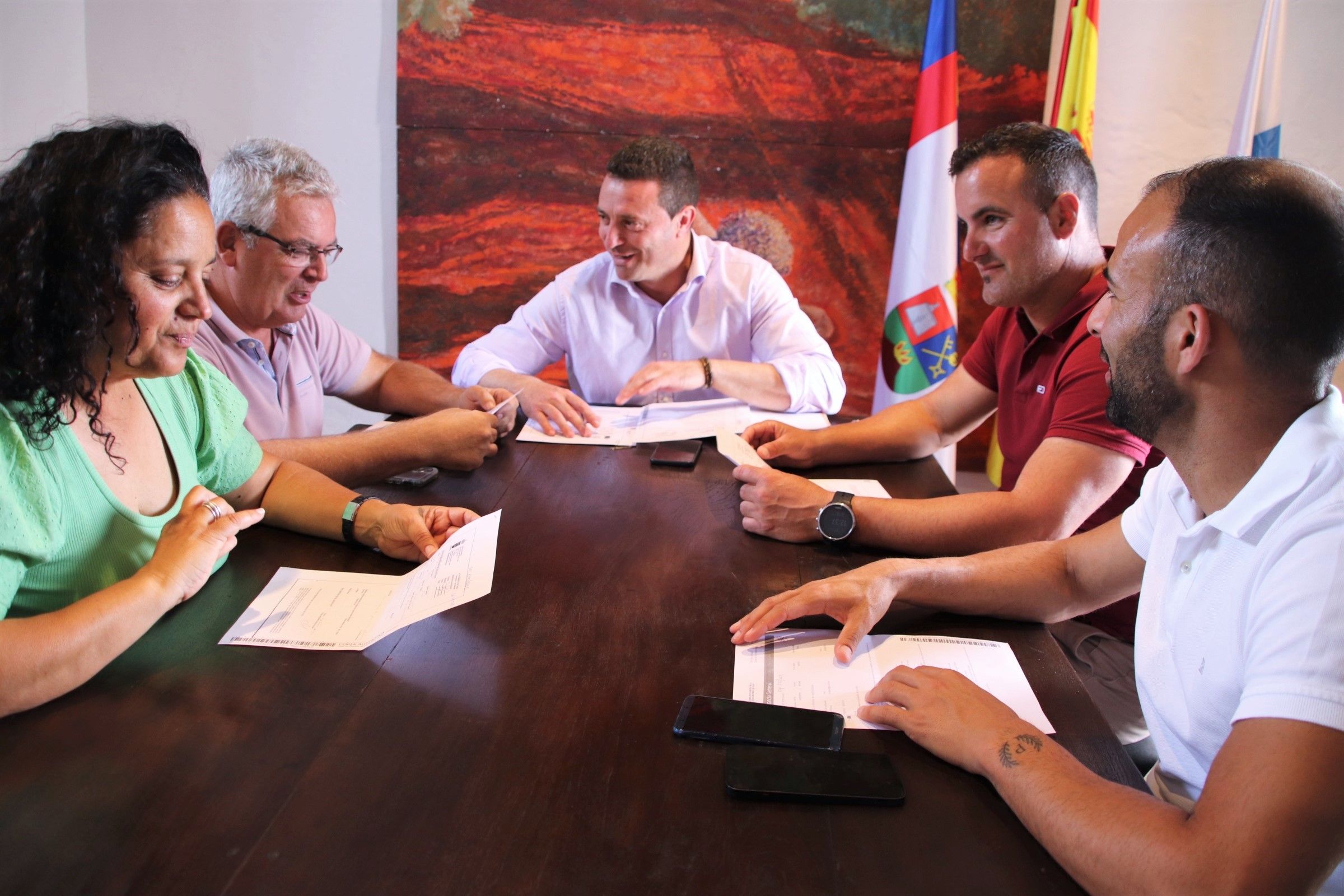 El alcalde de Yaiza, Óscar Noda, durante la Junta de Gobierno