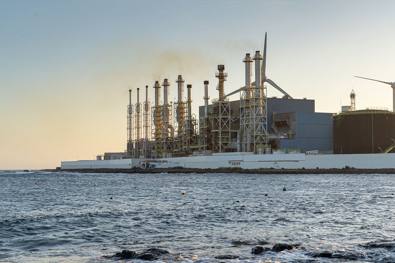Central de energía térmica de Las Caletas en Lanzarote (Foto: Andrea Domínguez)