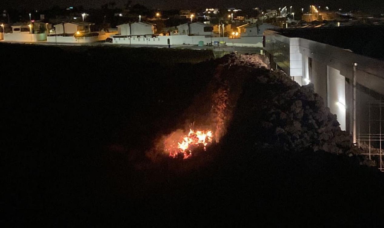 Incendio de palets en Puerto del Carmen