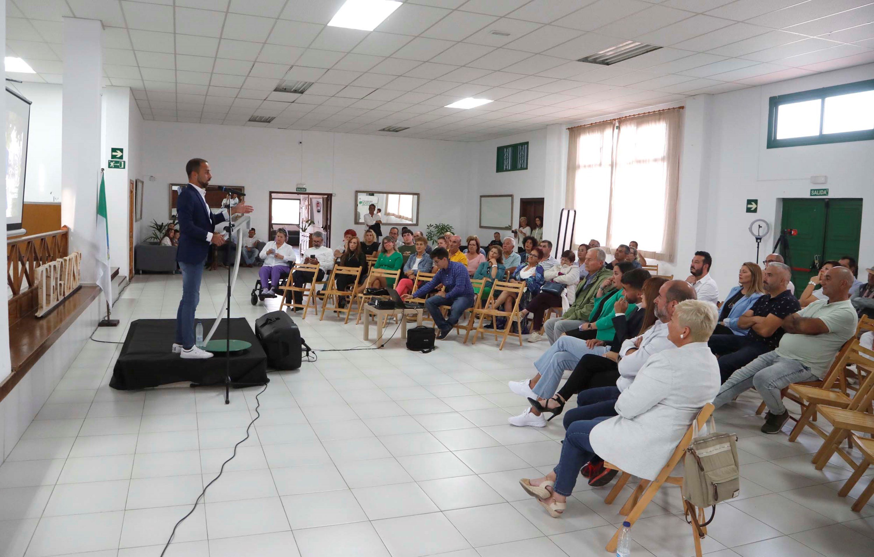  Jonás Álvarez en la presentación de su candidatura para la alcaldía de Teguise