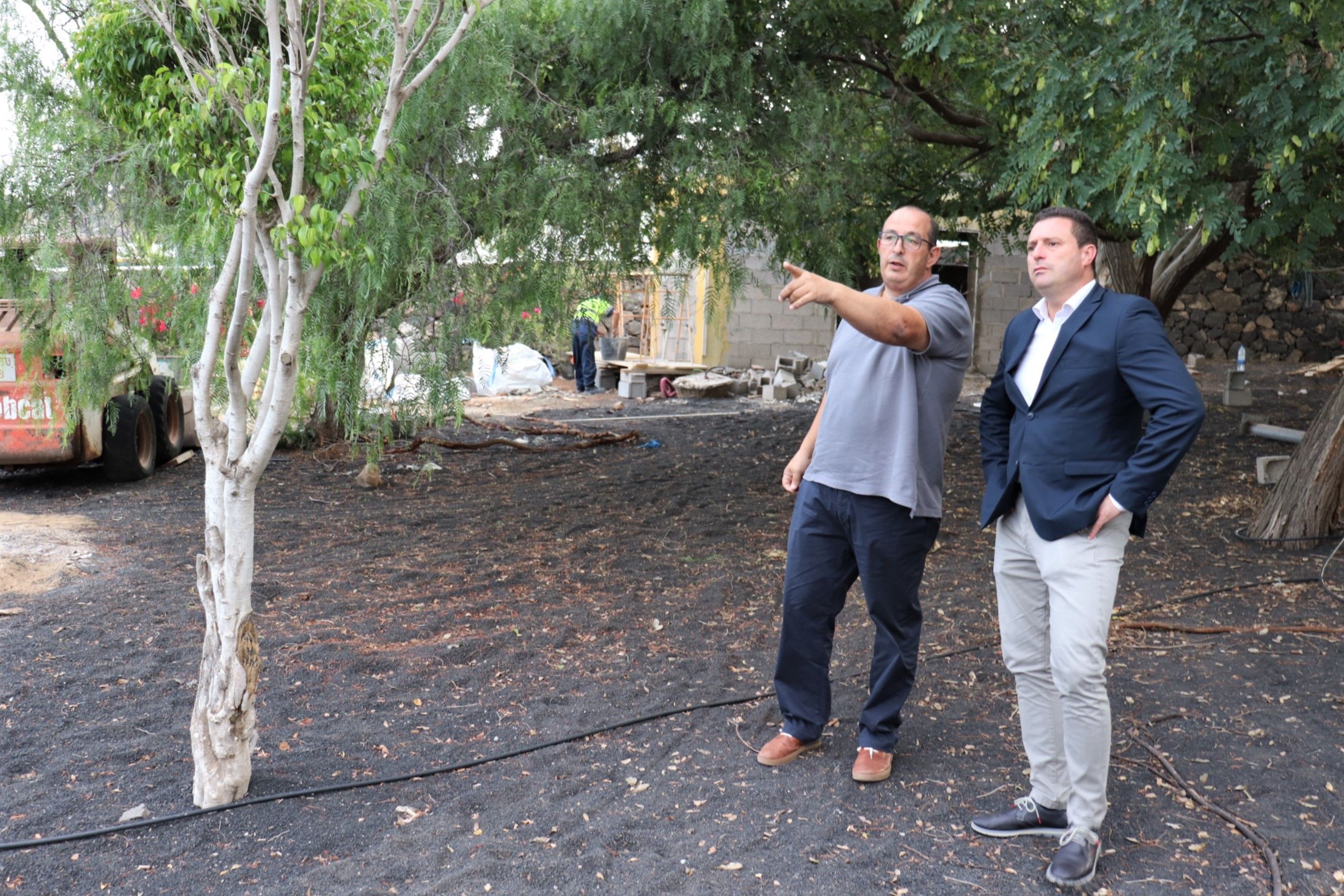 Foto del Ayuntamiento de Yaiza en la zona de actuación donde se instalará el parque infantil inclusivo del merendero de Uga 