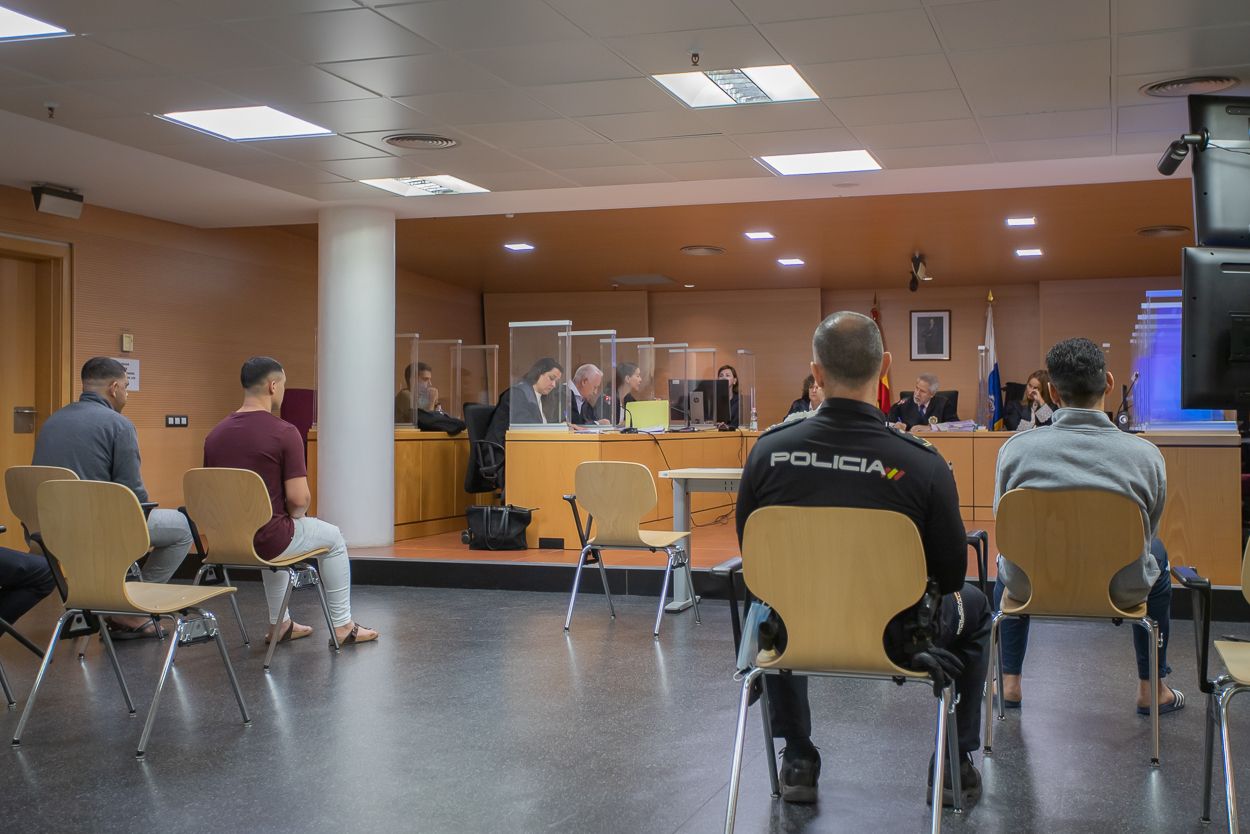 Juicio contra los tres presuntos patrones de patera este miércoles en la Audiencia Provincial en Arrecife (Foto: Andrea Domínguez)