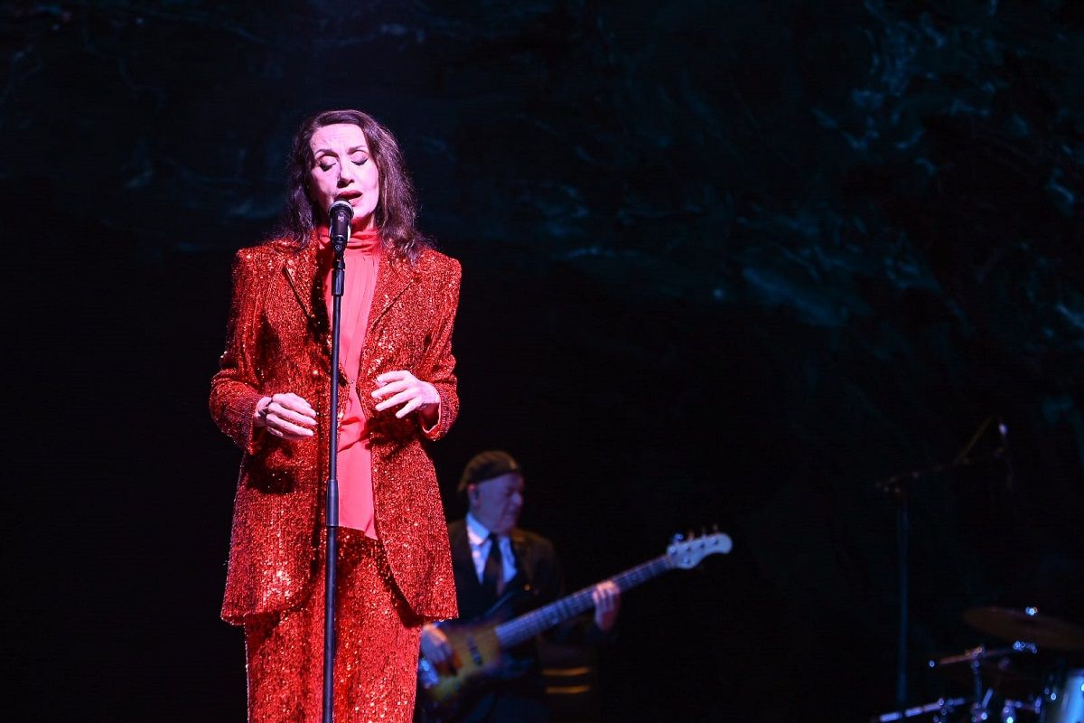 Luz Casal brillando en el concierto en el Auditorio Jameos del Agua