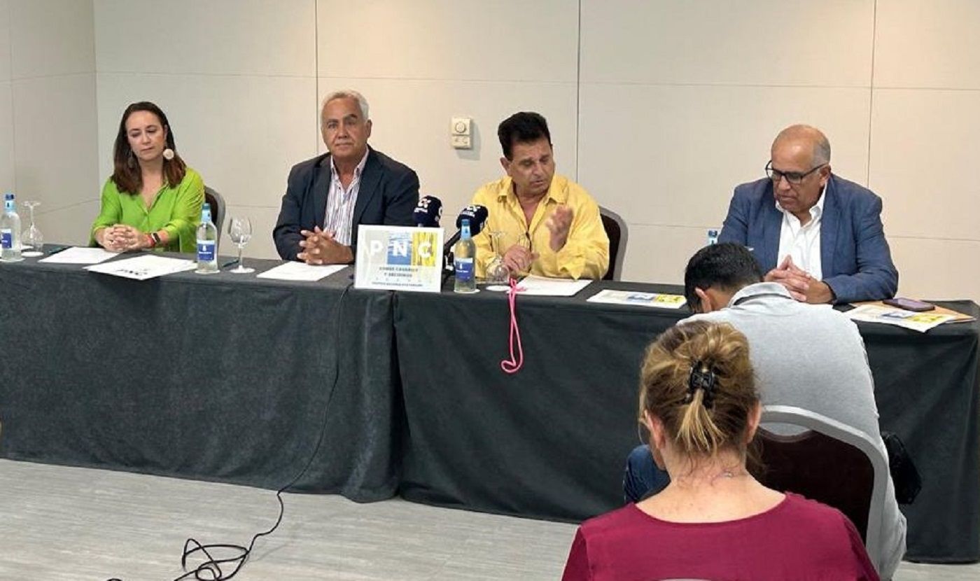 El presidente del PNC, Francisco Martín Espinosa (2i) durante una rueda de prensa en una imagen de archivo El presidente del PNC, Francisco Martín Espinosa (2i) durante una rueda de prensa en una imagen de archivo