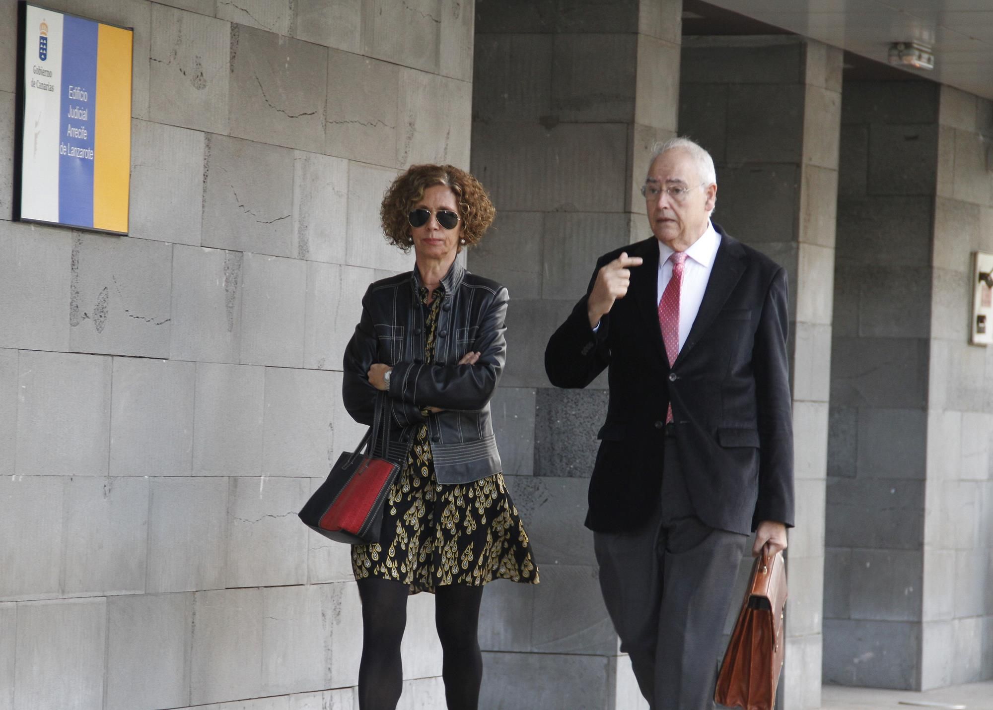Former Mayor of Arrecife Isabel Déniz, leaving the courthouse