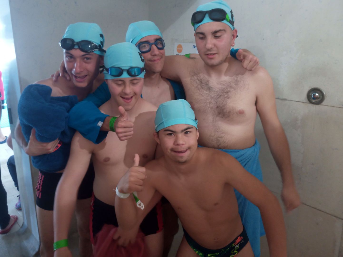 Esteban, en primera línea, junto a sus compañeros Esteban, en primera línea, junto a sus compañeros