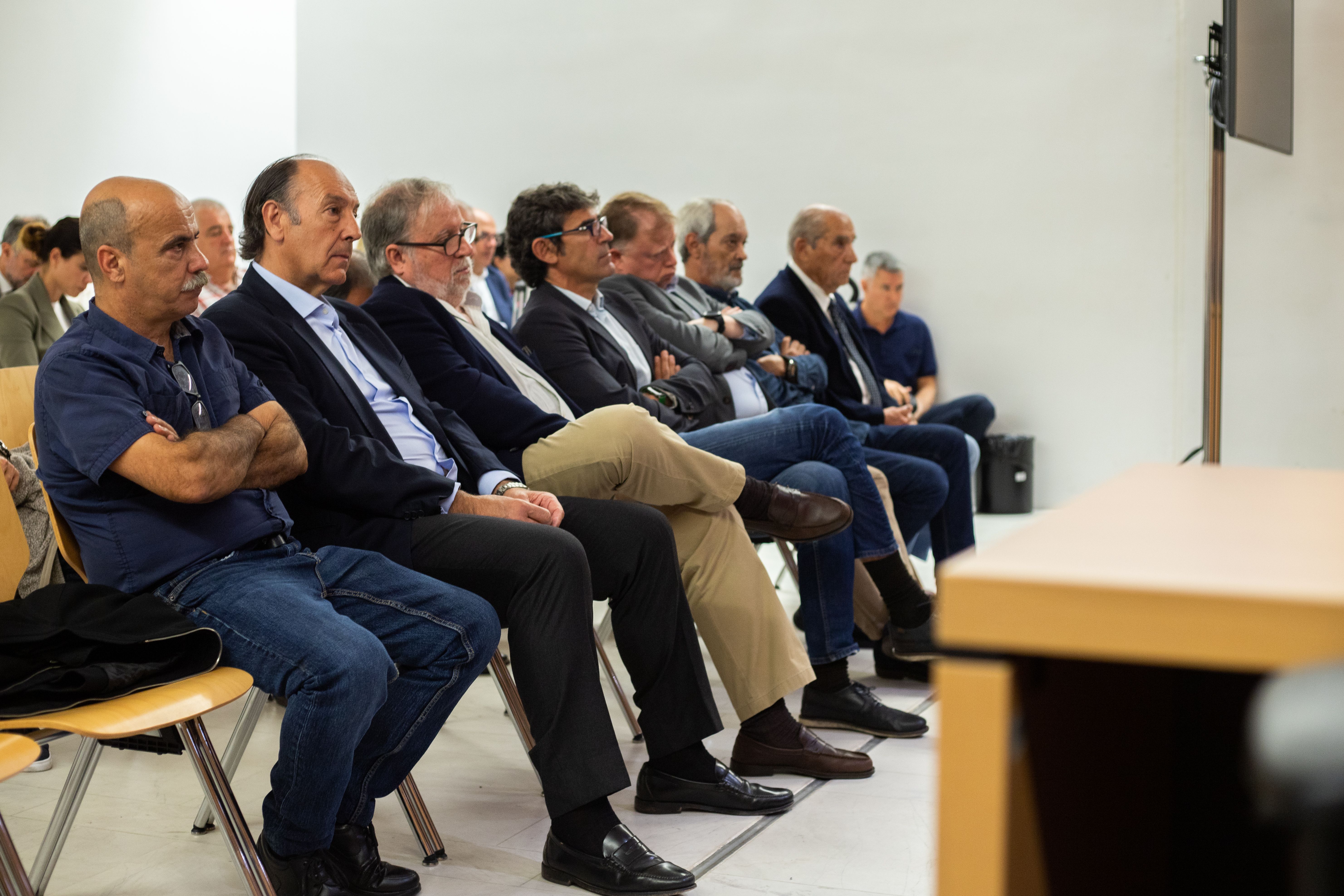 Banquillo de los acusados durante la primera sesión del juicio por el caso Jable en abril de 2023 (Foto: Andrea Domínguez)