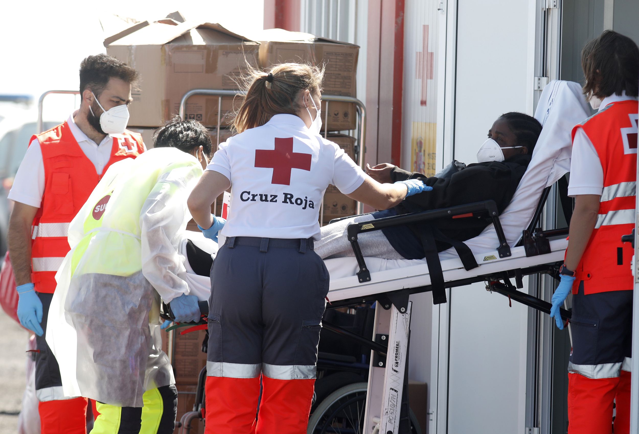 Una de las personas rescatadas por Salvamento Marítimo el pasado miércoles 19 de abril (Foto: José Luis Carrasco)