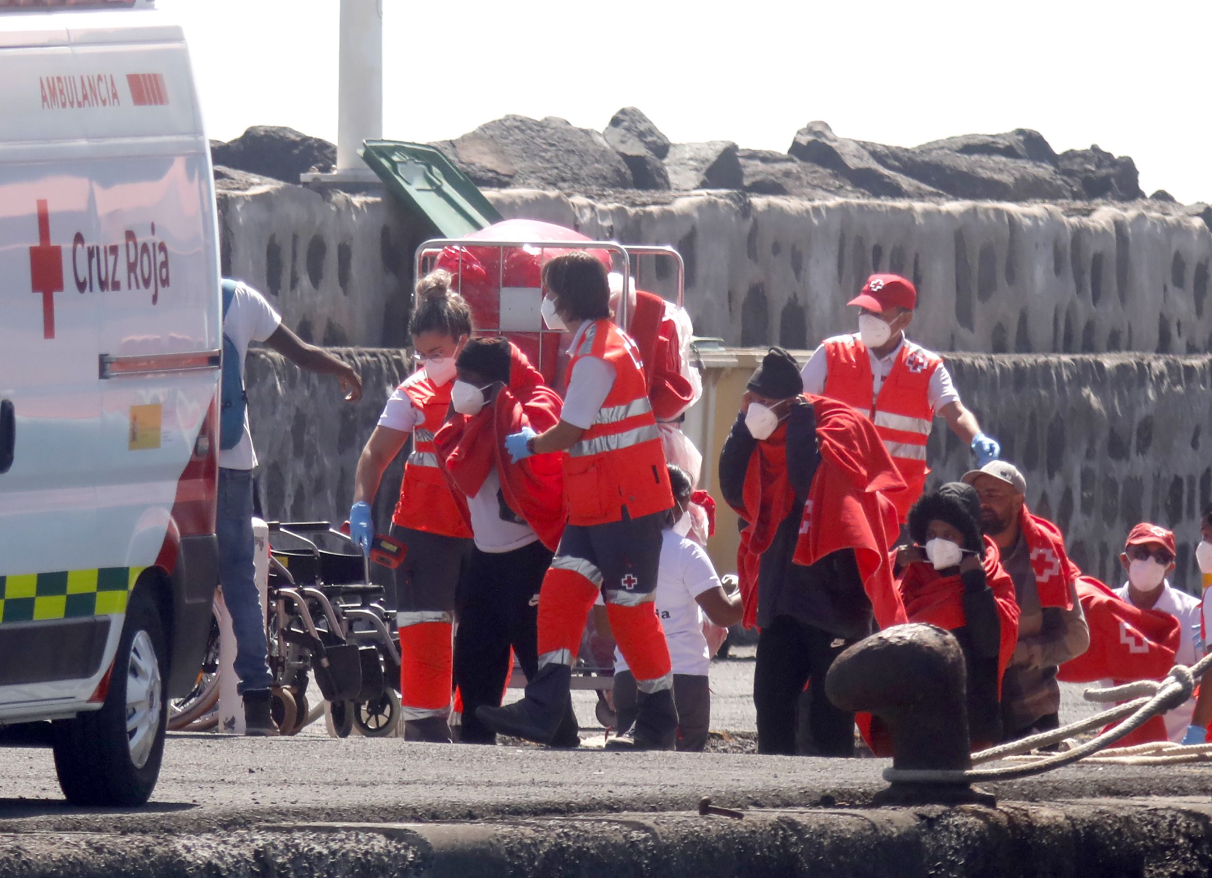 Cruz Roja atiende a las 49 personas llegadas este miércoles a Lanzarote (Foto: Jose Luis Carrasco) Cruz Roja atiende a las 49 personas llegadas este miércoles a Lanzarote (Foto: Jose Luis Carrasco)