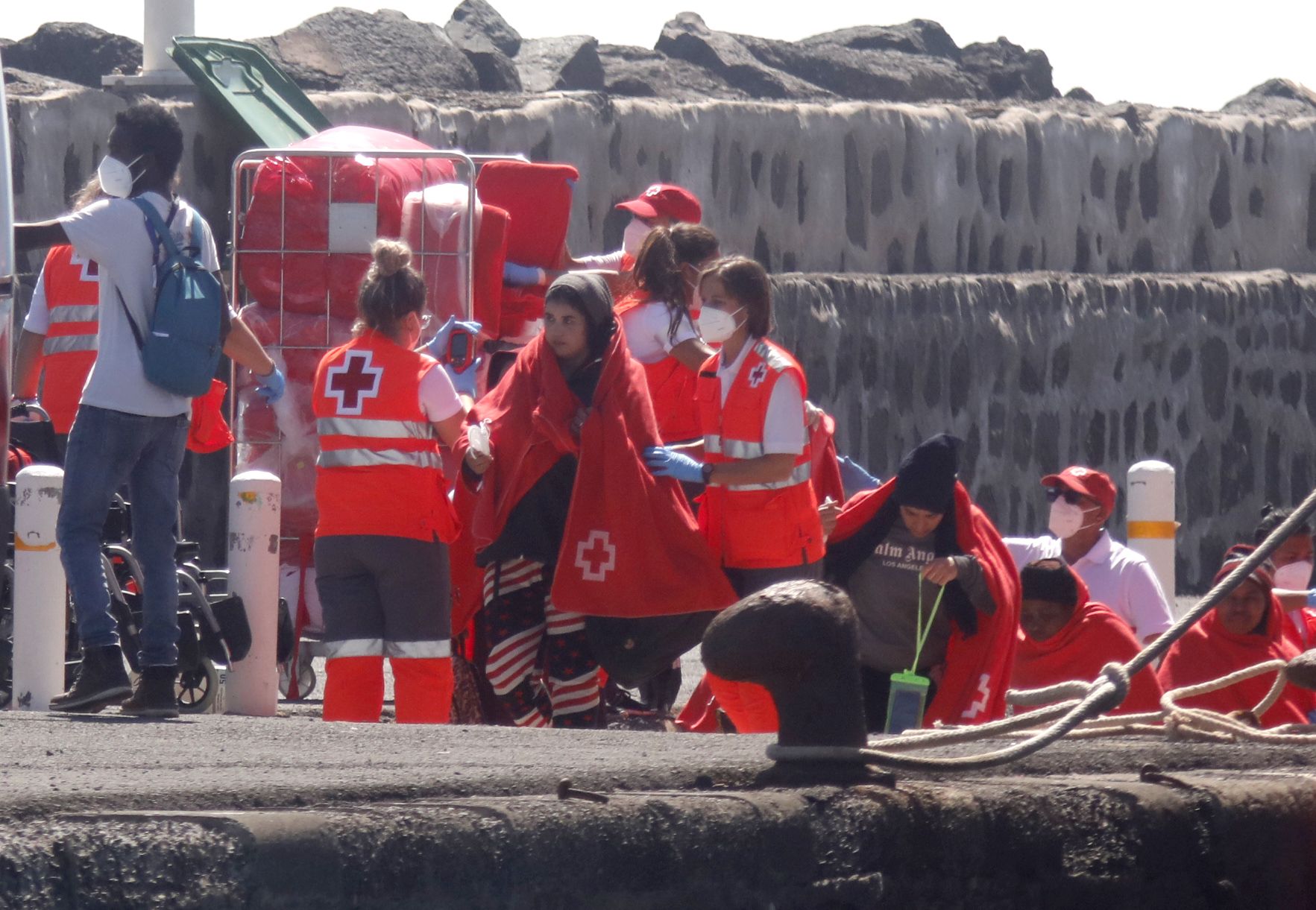 Cruz Roja atiende a las 49 personas llegadas este miércoles a Lanzarote (Foto: Jose Luis Carrasco) Cruz Roja atiende a las 49 personas llegadas este miércoles a Lanzarote (Foto: Jose Luis Carrasco)