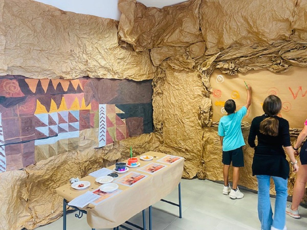 El alumnado del IES Costa Teguise celebra la miniferia de la Apañada Ciencias El alumnado del IES Costa Teguise celebra la miniferia de la Apañada Ciencias