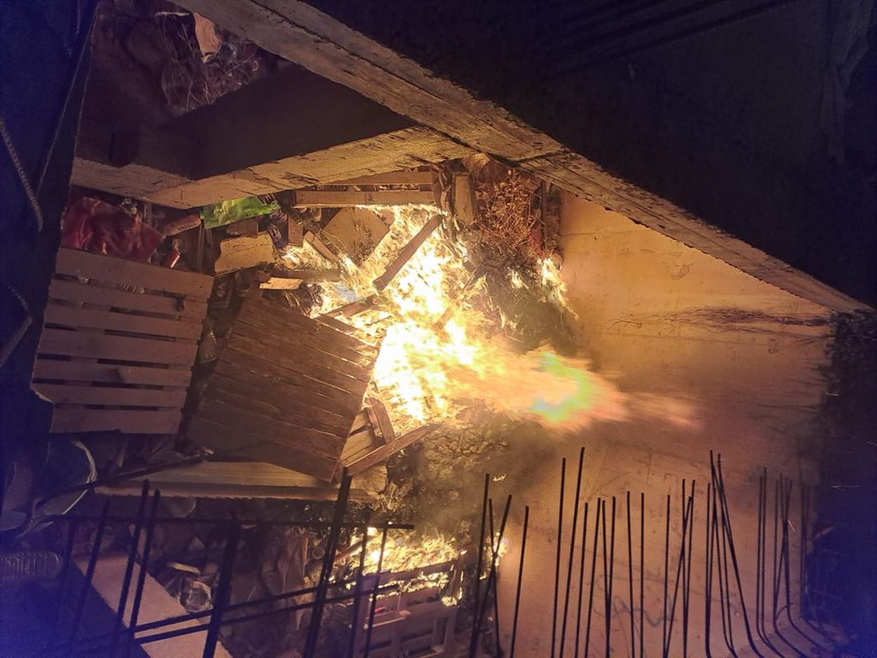 Incendio de palets y basura en una obra abandonada de Arrecife (CECOES)