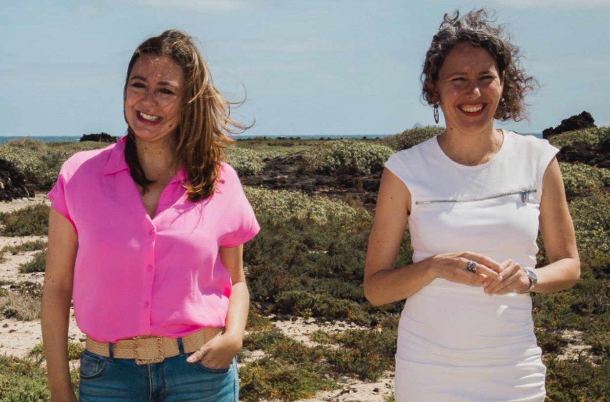 La presidenta del Cabildo de Lanzarote, Maria Dolores Corujo, y la consejera de Energía, Ariagona González /Foto: Cabildo de Lanzarote