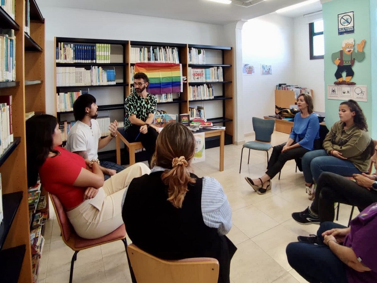 Las Jornadas "Charlas de Lectura LGTB" en la Biblioteca Municipal de Tías