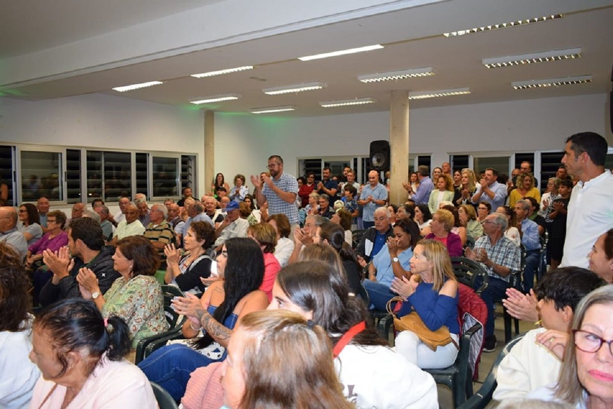 El público asistente a la presentación de los candidatos de Compromiso por Haría. Foto/CompromisoxHaría