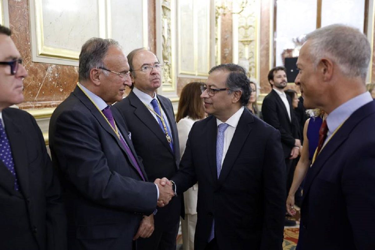 Manuel Fajardo saludando al presidente de la República de Colombia 