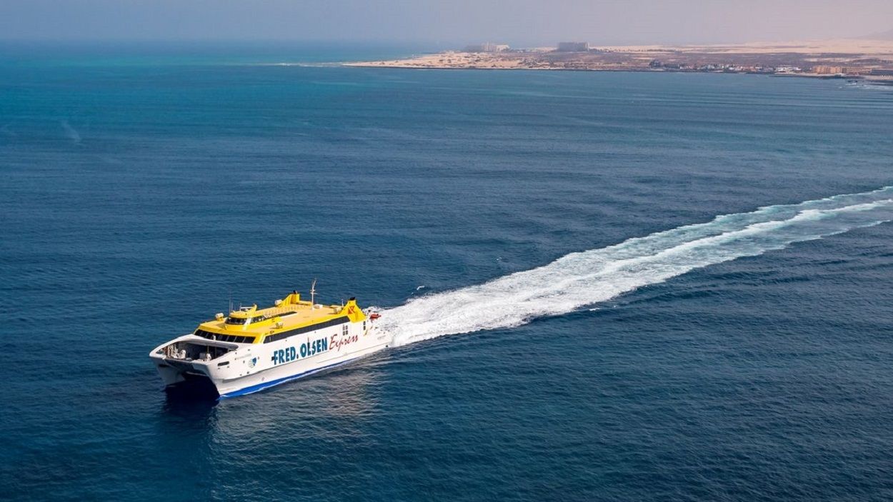 Barco de la naviera Fred Olsen. Transporte.  