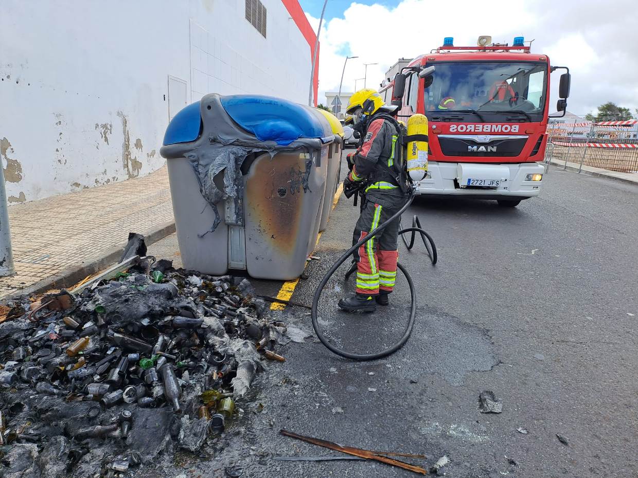 Incendio de contenedores en Arrecife