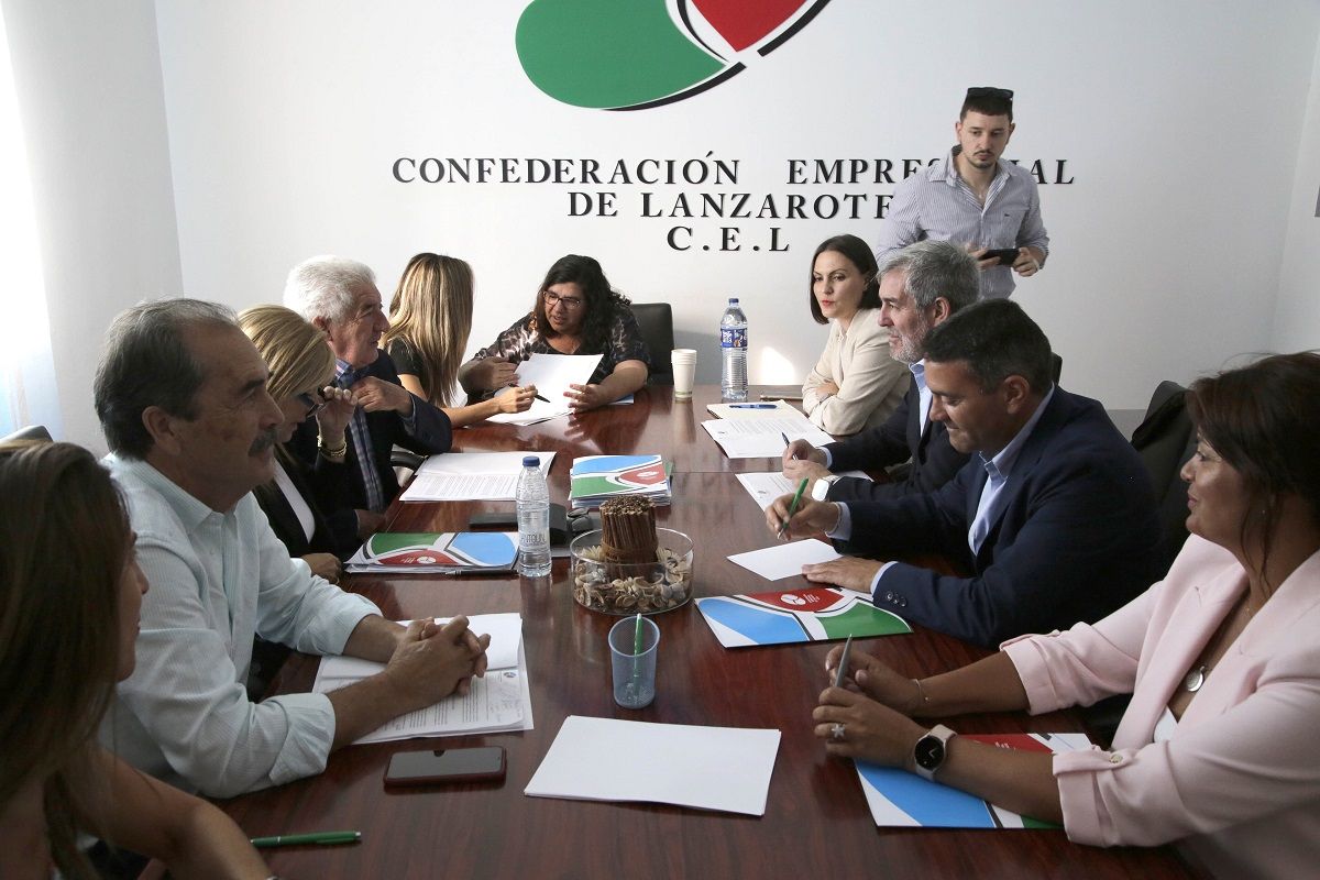 Foto reunión de CC con la Confederación Empresarial de Lanzarote