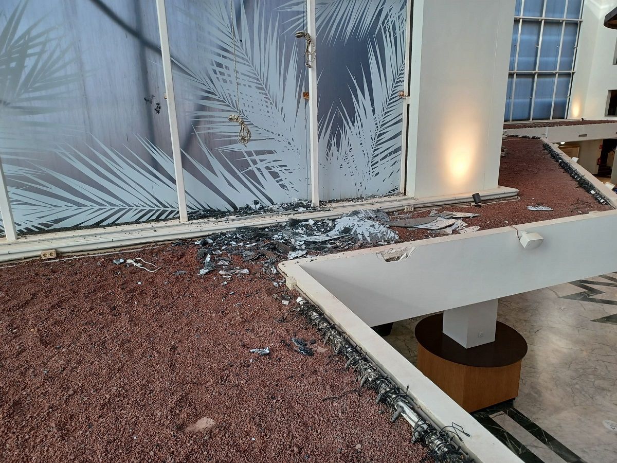 Cristal roto en el Hotel Barceló de Costa Teguise