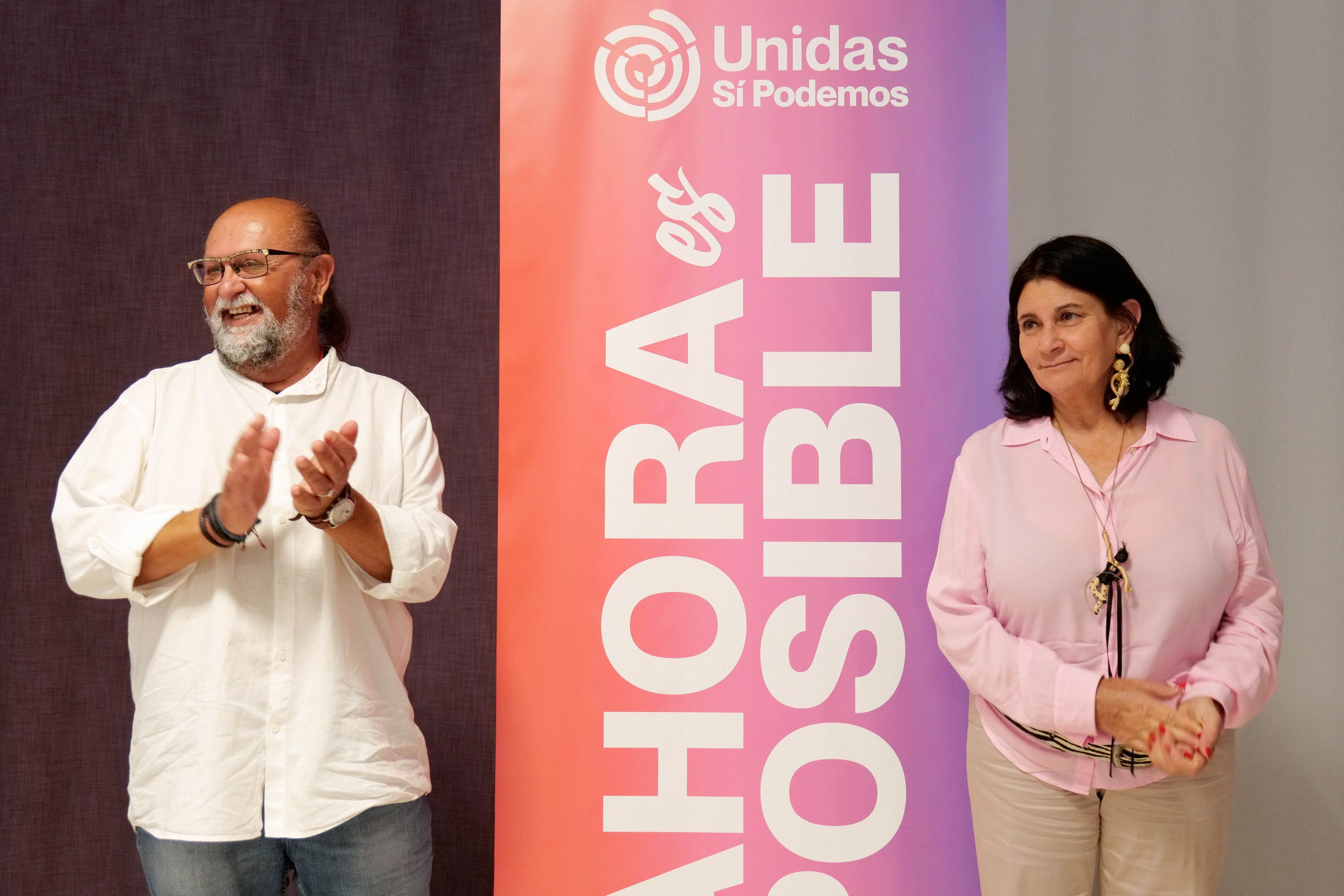 El candidato de Unidas Sí Podemos a presidir el Cabildo de Lanzarote, Nicolás Saavedra, y la candidata a la alcaldía de Arrecife, Nona Perera