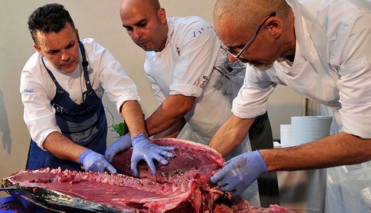 Juan Carlos Valverde llevando a cabo un ronqueo