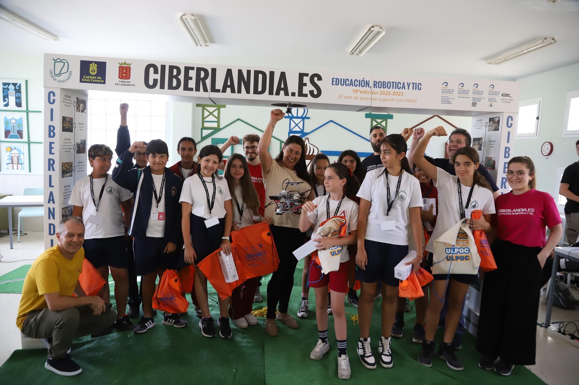Jóvenes en Ciberlandia. Foto: Cabildo de Lanzarote.