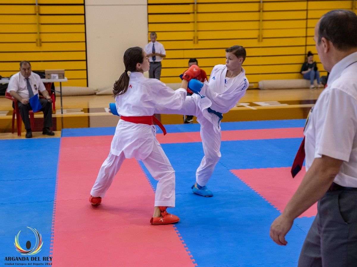 Amelie Skiba y el Club Kárate Poliarrecife sigue cosechando medallas