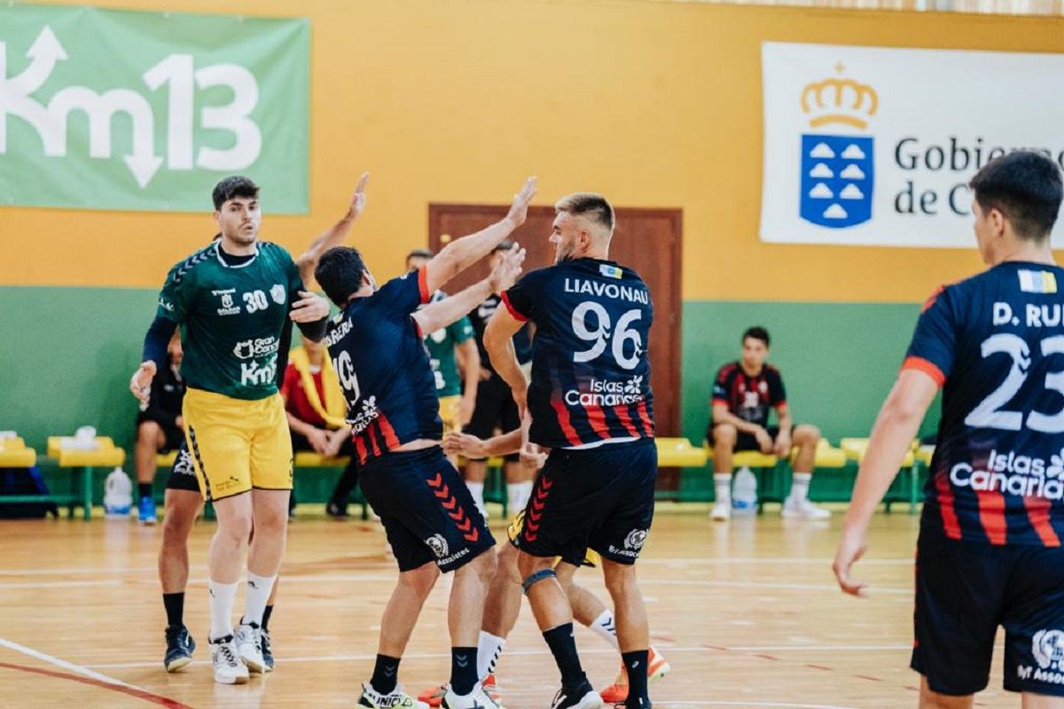 Partido del LandBit Lanzarote y KM13 Balonmano Gáldar