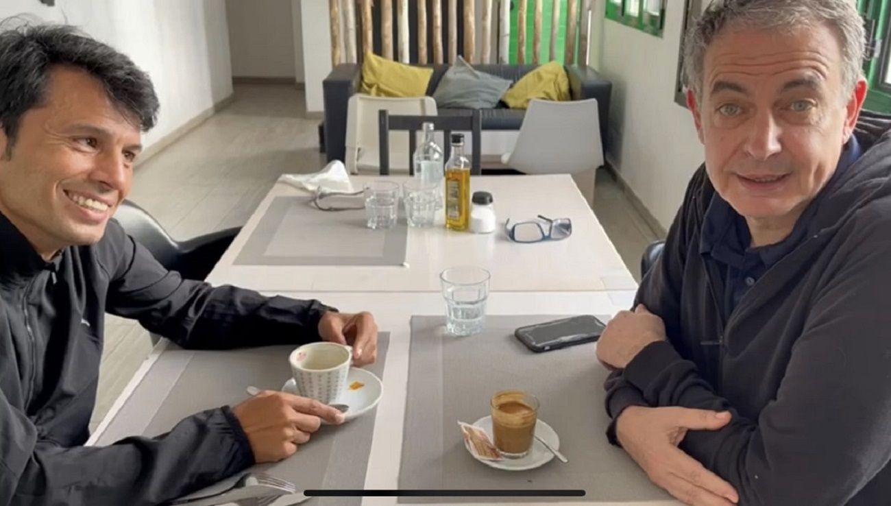 Zapatero y Marcos Bergaz tomando café 