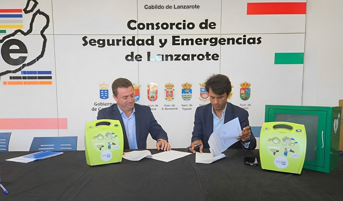 Óscar Noda y Marcos Bergaz en la ampliación de las zonas cardioprotegidas