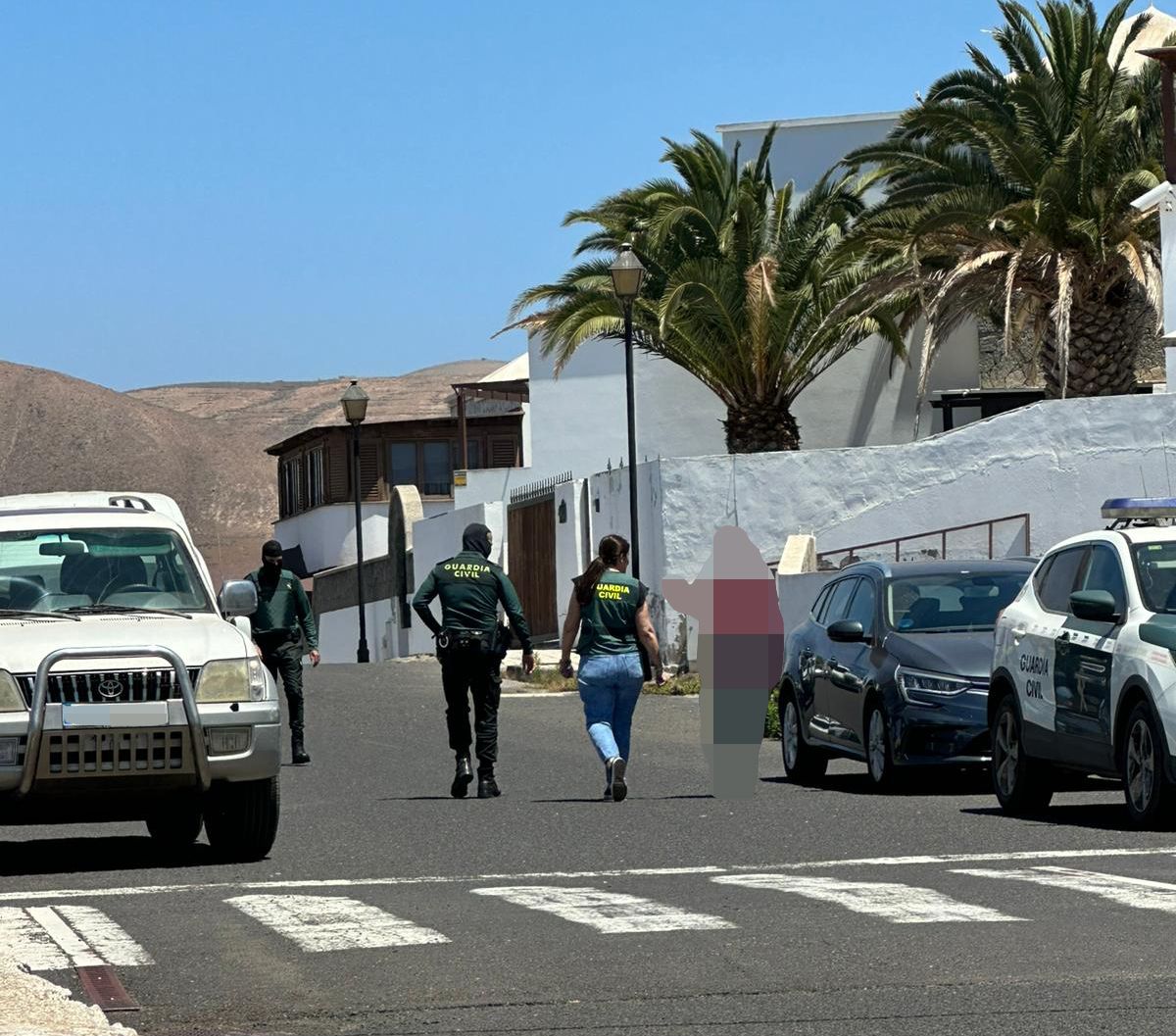 Agentes de la Guardia Civil intervienen en una operación antidroga (Fotos: La Voz)