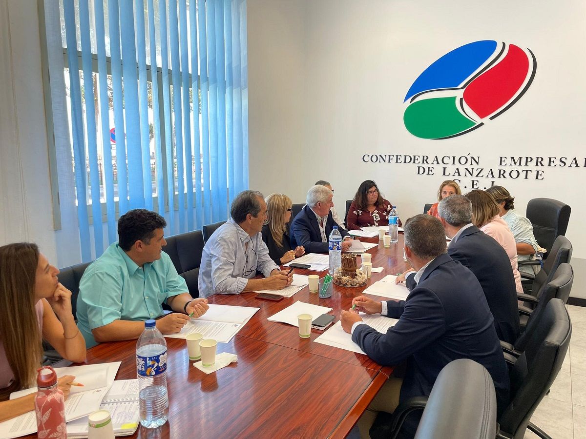 La Confederación Empresarial de Lanzarote (CEL) y los representantes del Partido Popular