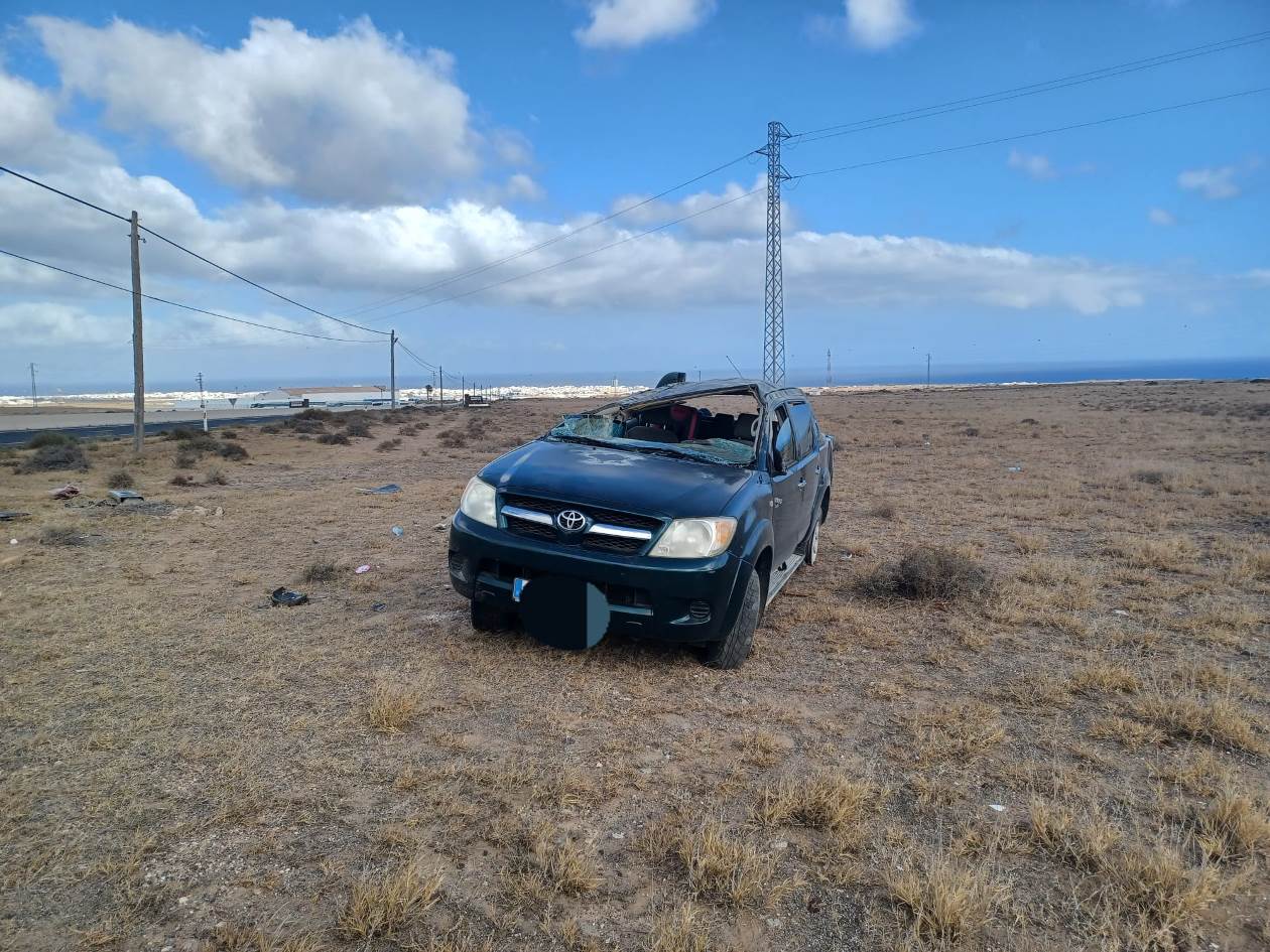 Un herido en el vuelco de un coche en la LZ-20