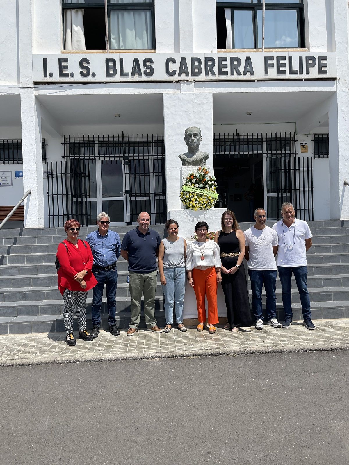 Ofrenda floral a Blas Cabrera Felipe en el IES Blas Cabrera