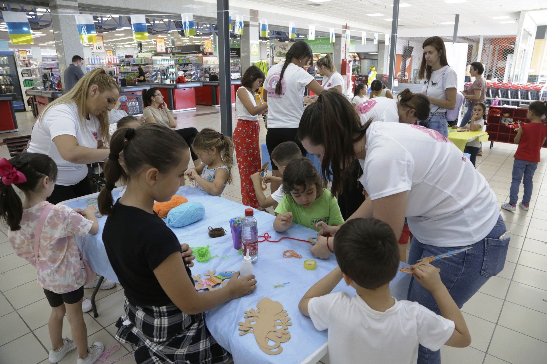 Talleres infantiles en Spar por el Día de Canarias 2023