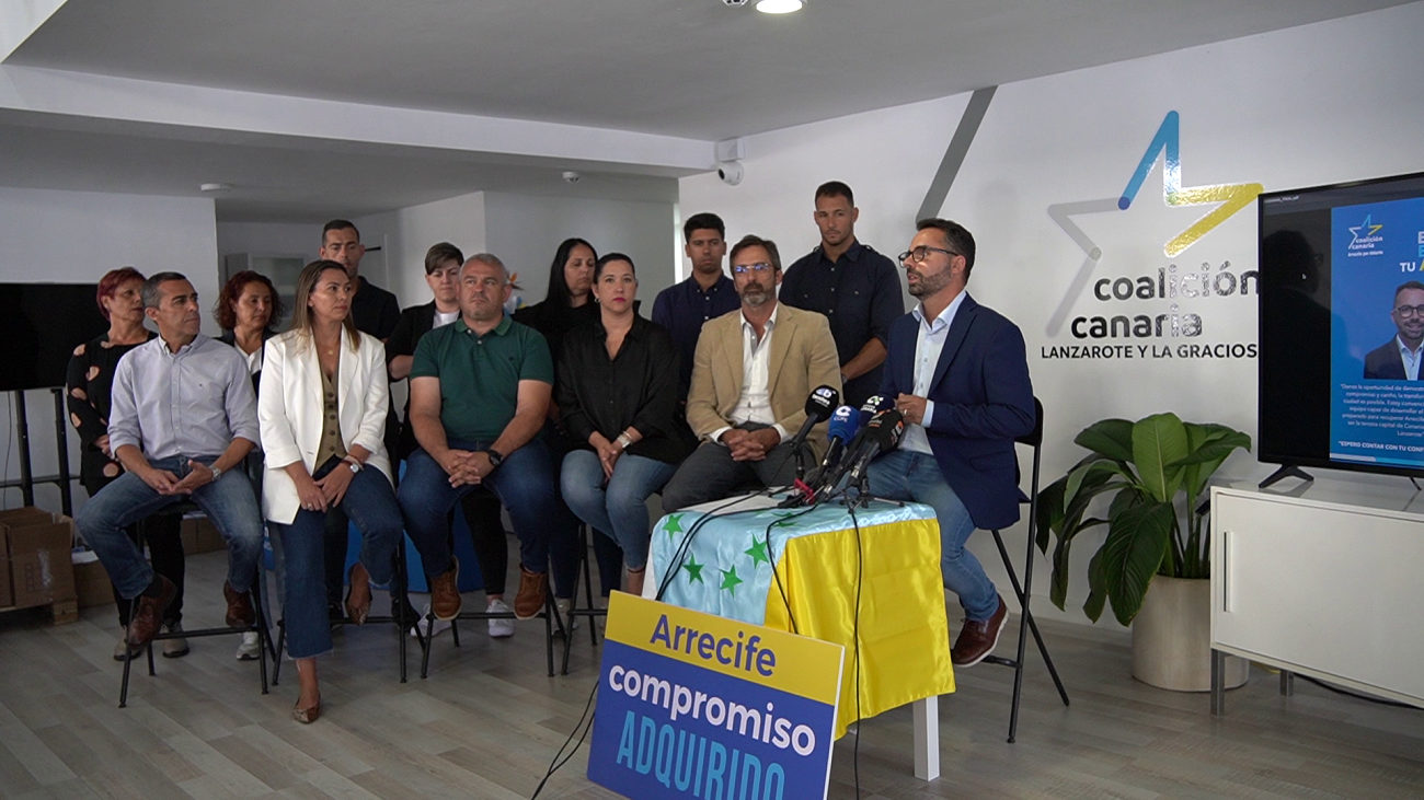 Echedey Eugenio y su equipo en la presentación del programa de gobierno de Coalición Canaria