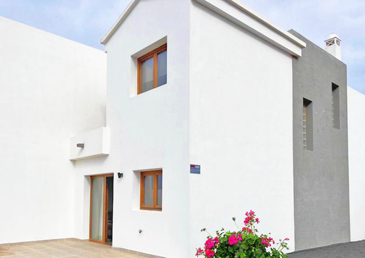 Exterior de uno de los dúplex en Residencial Los Ajaches en Playa Blanca Exterior de uno de los dúplex en Residencial Los Ajaches en Playa Blanca