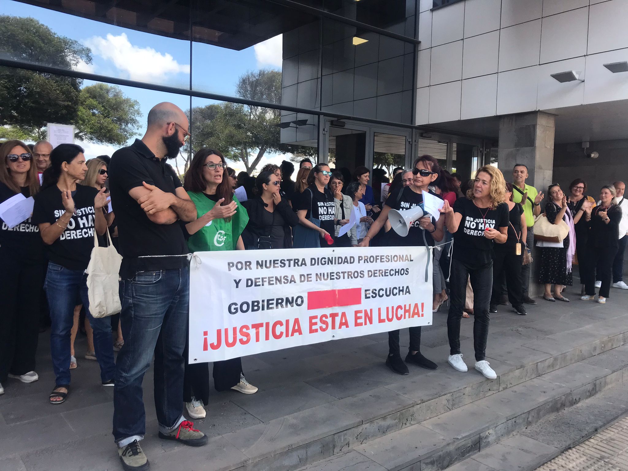 Funcionarios de la Administración de Justicia se concentran de nuevo en Lanzarote Funcionarios de la Administración de Justicia se concentran de nuevo en Lanzarote